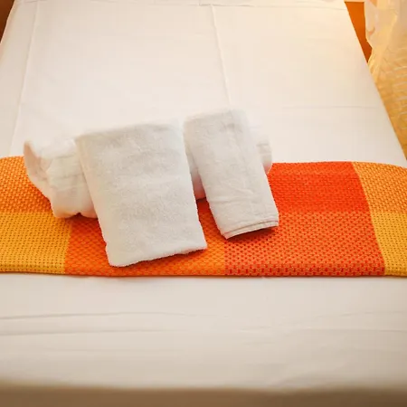 Seventeen Black -with Garden And Private Parking Just 5 Minutes Walk From The Historic Center *