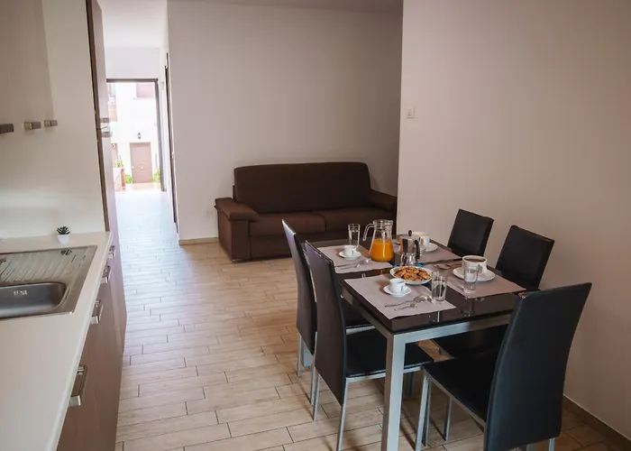 Lägenhet Seventeen Black -with Garden And Private Parking Just 5 Minutes Walk From The Historic Center