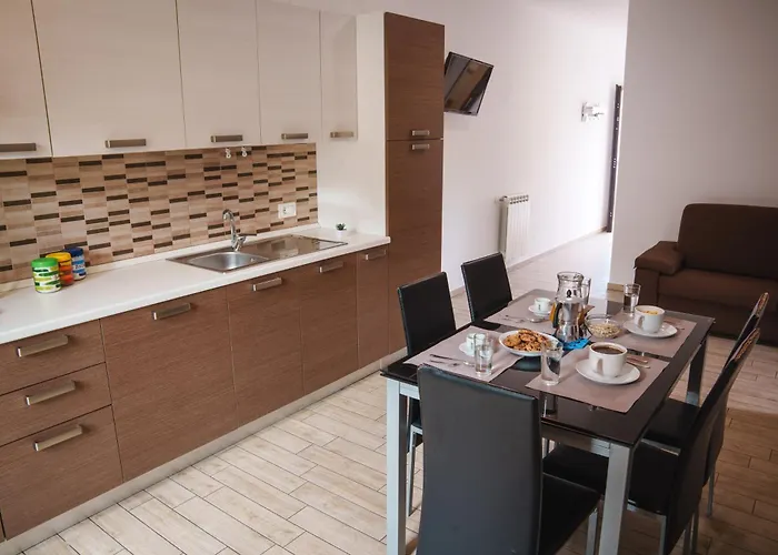 Lägenhet Seventeen Black -with Garden And Private Parking Just 5 Minutes Walk From The Historic Center *