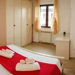 Seventeen Black -with Garden And Private Parking Just 5 Minutes Walk From The Historic Center *