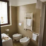 Seventeen Black -with Garden And Private Parking Just 5 Minutes Walk From The Historic Center