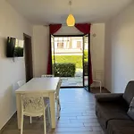 Seventeen Black -with Garden And Private Parking Just 5 Minutes Walk From The Historic Center *