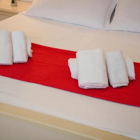Lägenhet Seventeen Black -with Garden And Private Parking Just 5 Minutes Walk From The Historic Center Tropea