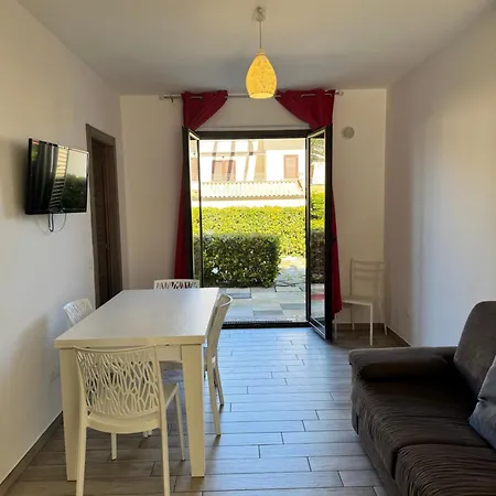 Seventeen Black -with Garden And Private Parking Just 5 Minutes Walk From The Historic Center *