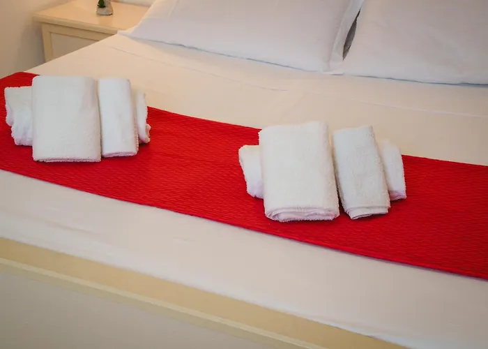 Apartment Seventeen Black -with Garden And Private Parking Just 5 Minutes Walk From The Historic Center Tropea