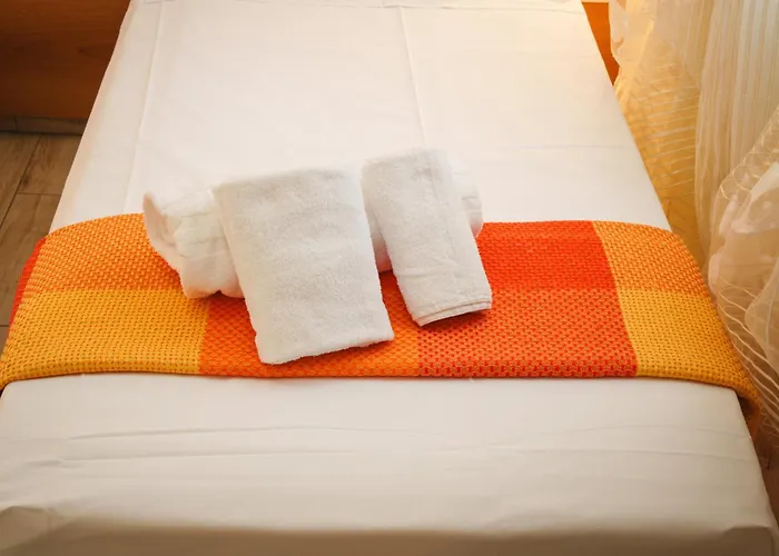 Seventeen Black -with Garden And Private Parking Just 5 Minutes Walk From The Historic Center *