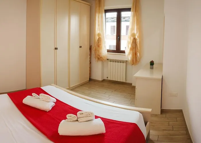 Seventeen Black -with Garden And Private Parking Just 5 Minutes Walk From The Historic Center *