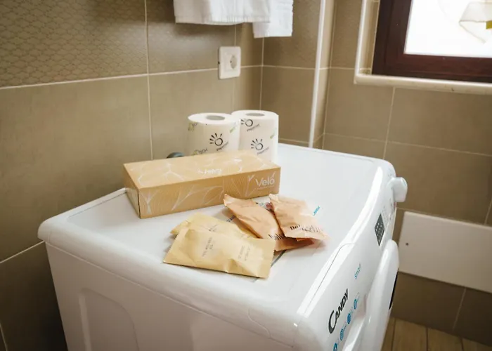 Seventeen Black -with Garden And Private Parking Just 5 Minutes Walk From The Historic Center