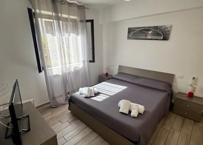 Apartman Seventeen Black -with Garden And Private Parking Just 5 Minutes Walk From The Historic Center Tropea