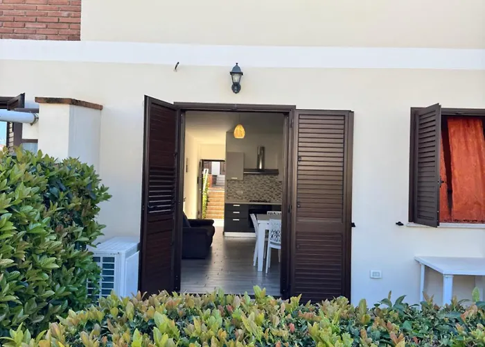 Seventeen Black -with Garden And Private Parking Just 5 Minutes Walk From The Historic Center *