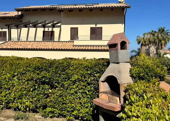 Seventeen Black -with Garden And Private Parking Just 5 Minutes Walk From The Historic Center Apartman