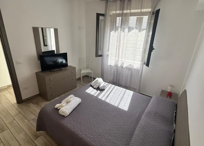 Apartment Seventeen Black -with Garden And Private Parking Just 5 Minutes Walk From The Historic Center *