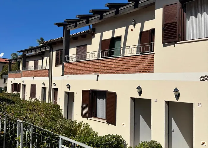 Apartman Seventeen Black -with Garden And Private Parking Just 5 Minutes Walk From The Historic Center Tropea