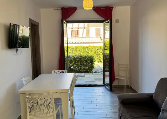 Seventeen Black -with Garden And Private Parking Just 5 Minutes Walk From The Historic Center *